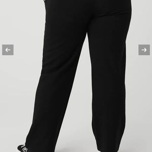 Alo Yoga Accolade Straight Leg Sweatpant
